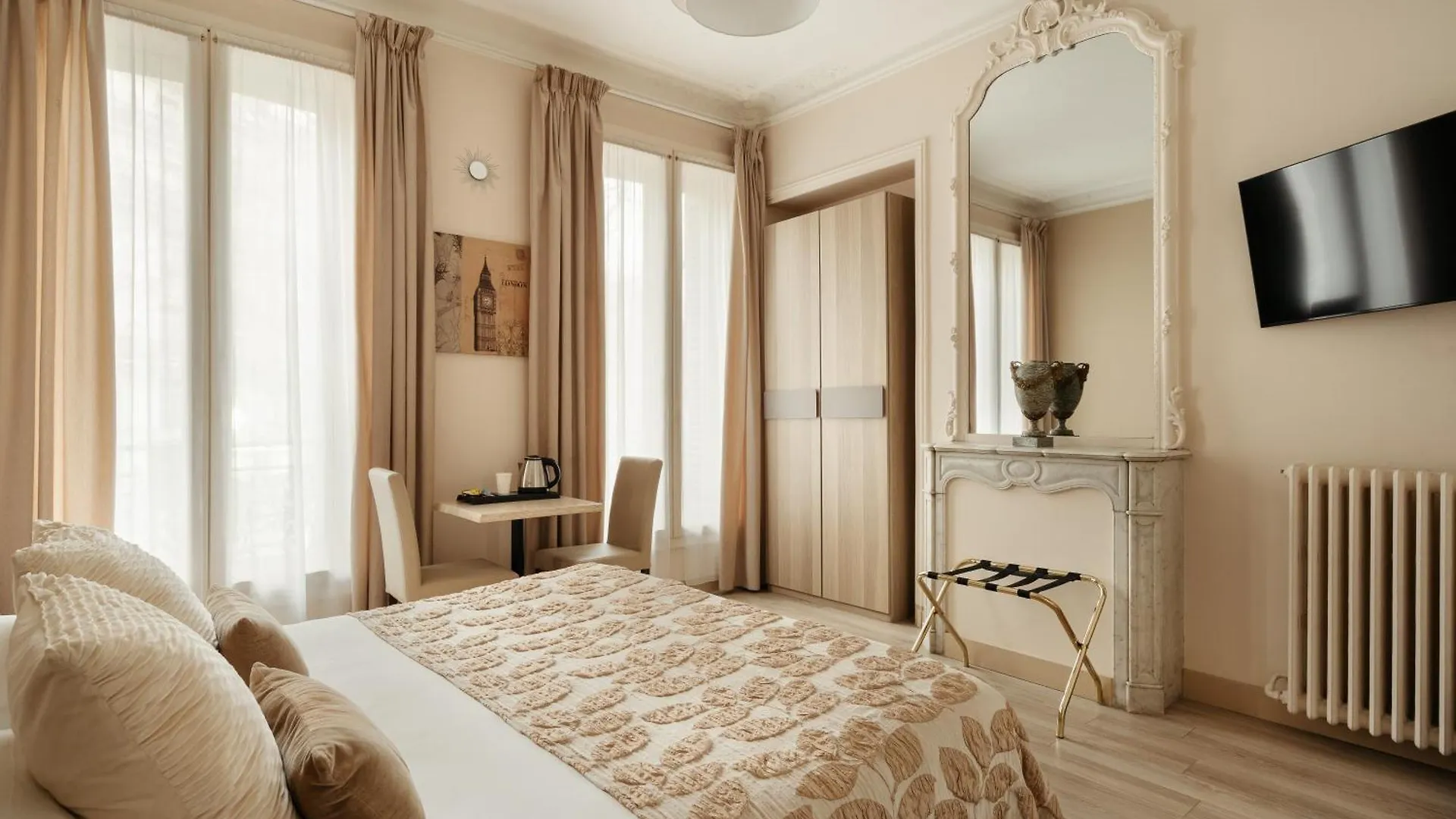 Otel D'argenson 2*